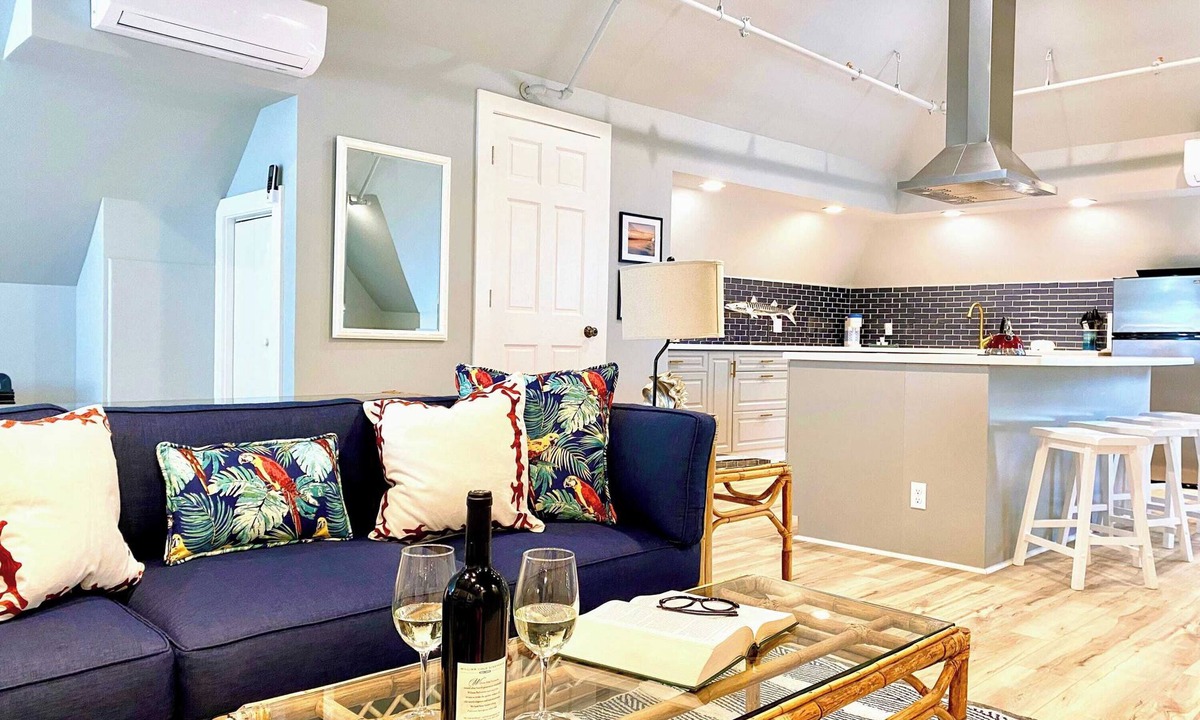 Clayton Apartment | Channel View Residence at the Dygert House