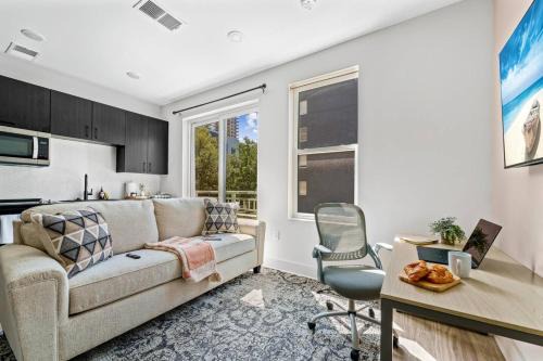 Channel District Apartment | Channelside - Amazing Studio with Free Pool