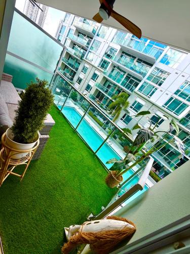 Channel District Apartment | Channelside Luxury Retreat Spacious 2BR 2BA Condo with Pool, Balcony, Sauna & Gym