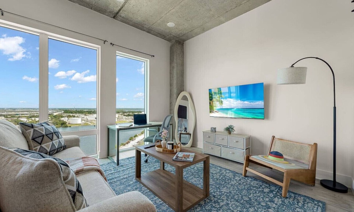 Channel District Apartment | Channelside:Steps to DT, Amalie Arena, Conventions
