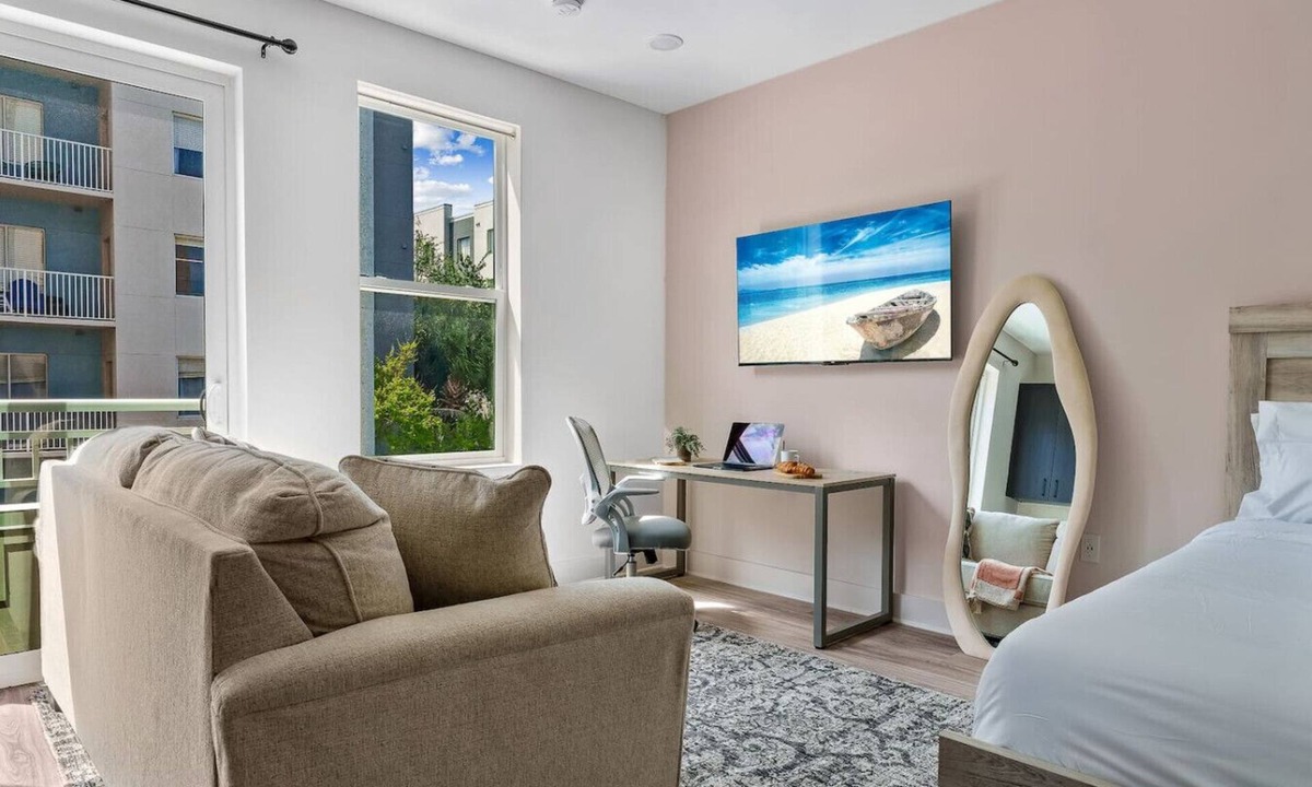 Channel District Apartment | Channelside Studio: Perfect for Work Trips! DT