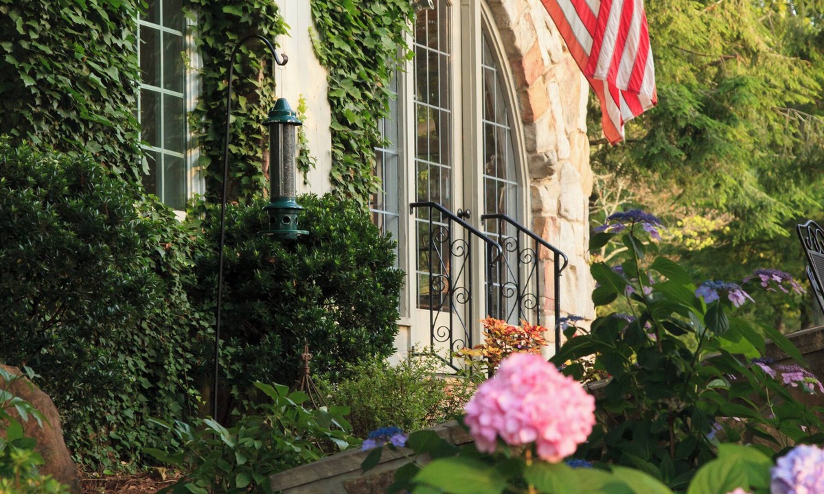 Lookout Mountain Bed & Breakfast | Chanticleer Inn Bed & Breakfast