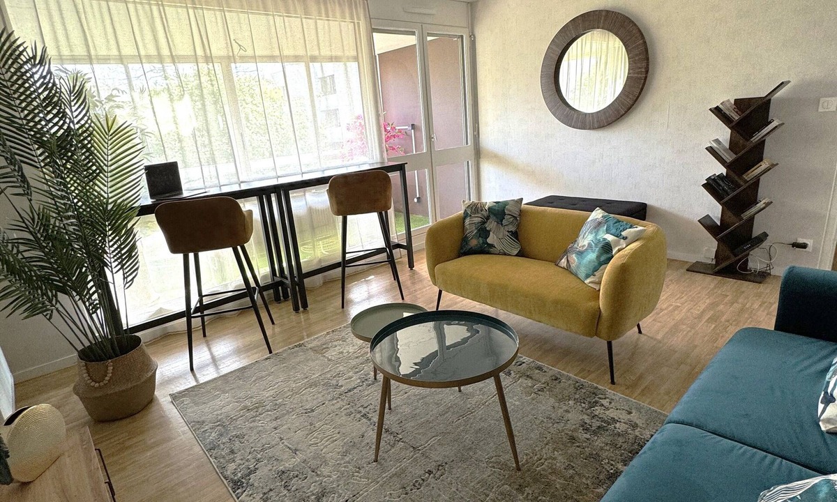 Torigne Apartment | CHANTILLY, Cosy apartment, sleeps 4, wifi, metro 5 min walk