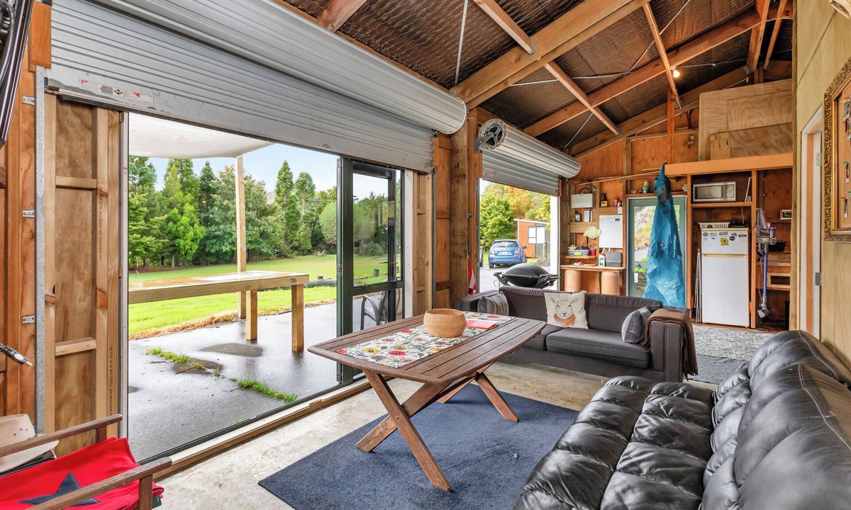 Coopers Beach House | Chaos Oval - Coopers Beach Bach