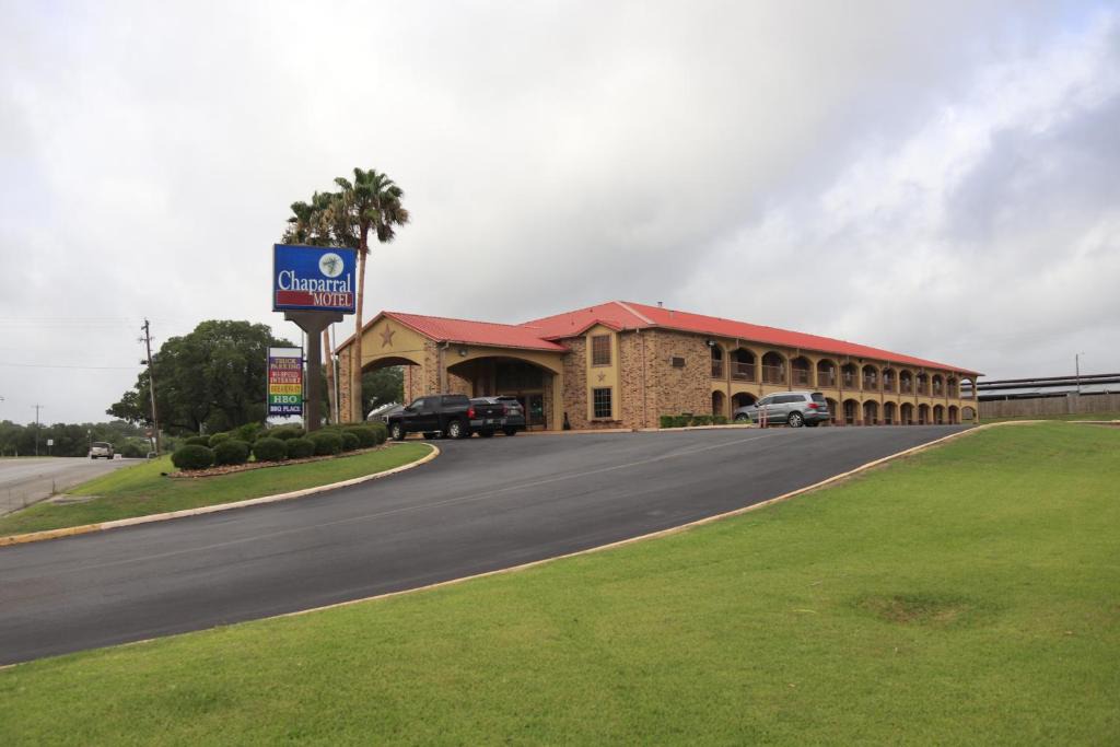 Hallettsville Hotel | Chaparral Motel Hallettsville