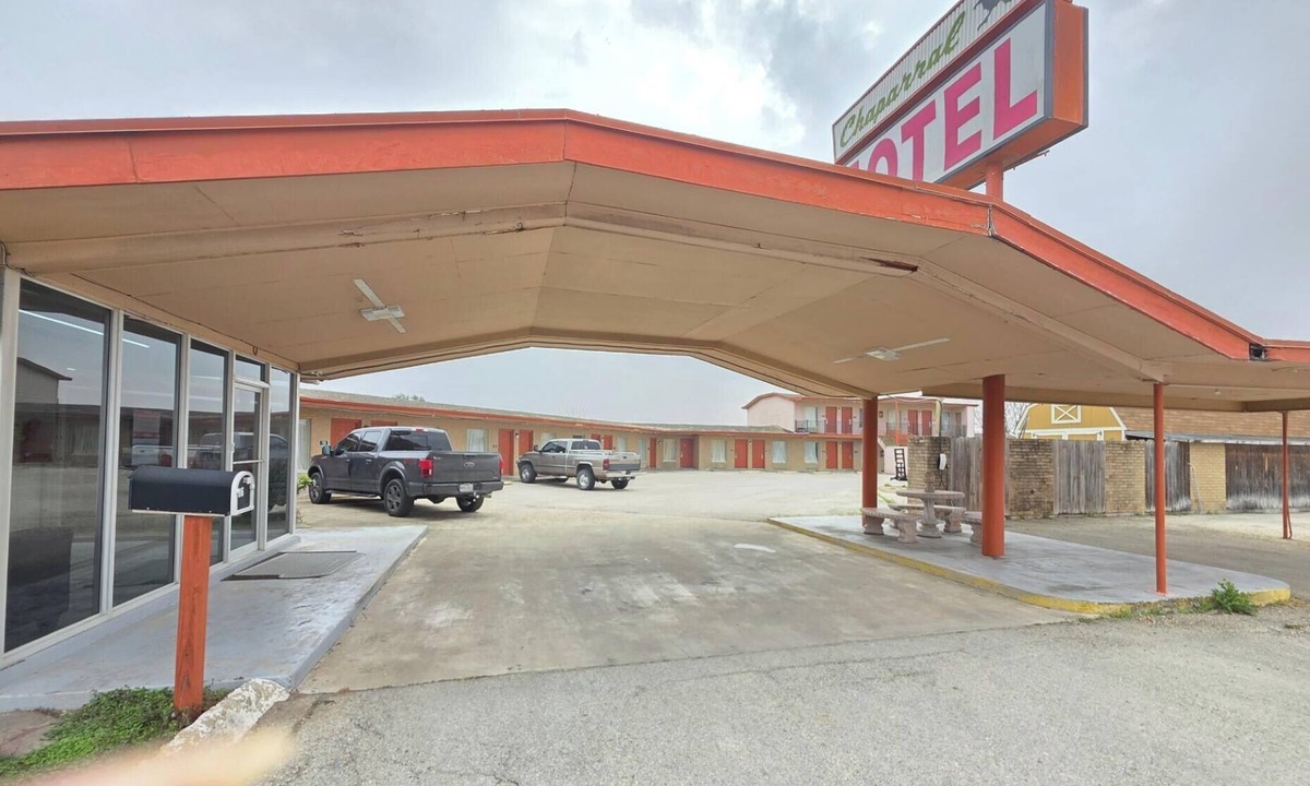 Karnes City Hotel | chaparral motel