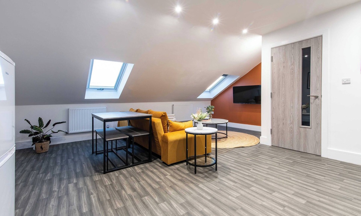 Long Eaton Apartment | Chapel Street Flat 7 - Commuter-Friendly with Bus Access