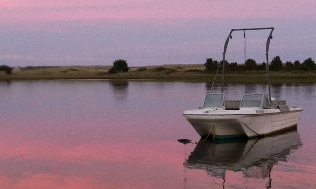 Edgartown Cottage | Chappy relaxation and fun!