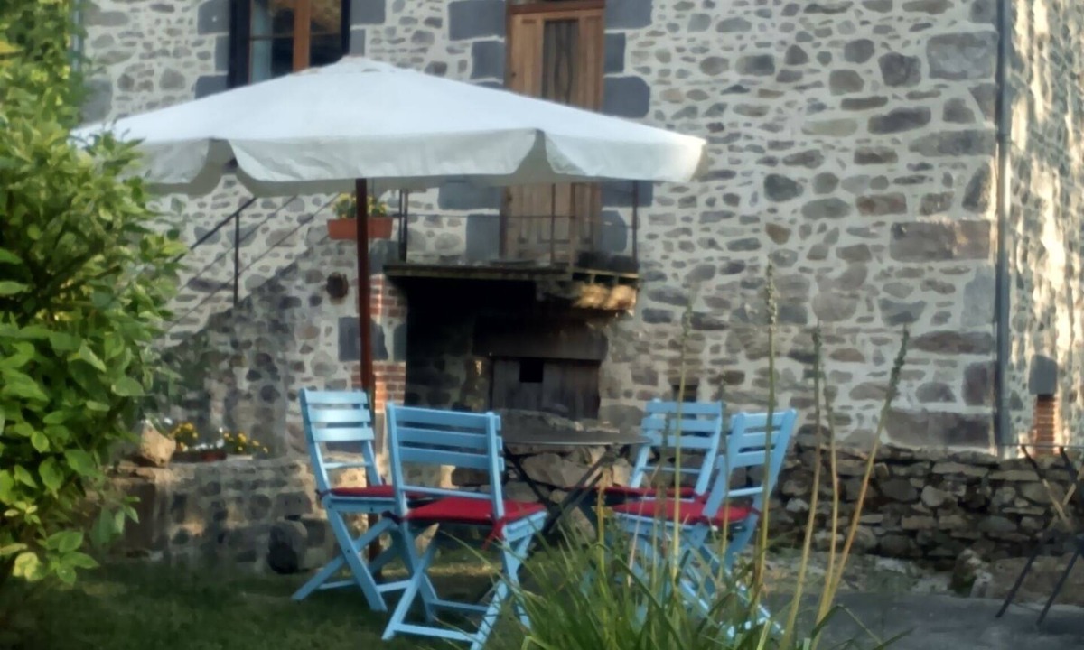 Charbonnieres-les-Vieilles House | Character property