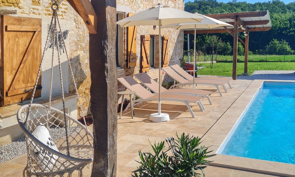 Saint-Nazaire-de-Valentane House | Charming gîte with private pool, fenced grounds. Dogs welcome. Quiet!