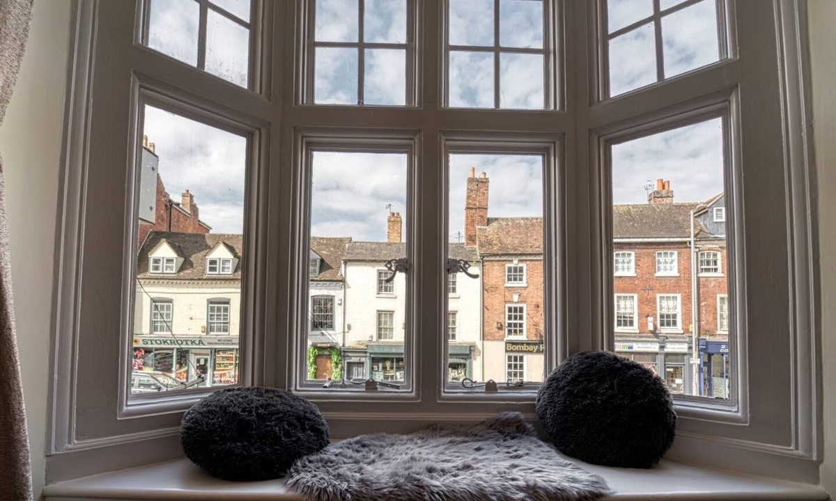 Spetchley Apartment | Character 1Bed Flat in Worcester