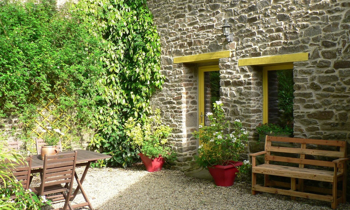 Saint-Helen Cottage | Character cottage between Dinan and St Malo. Quiet, close to tourist sites