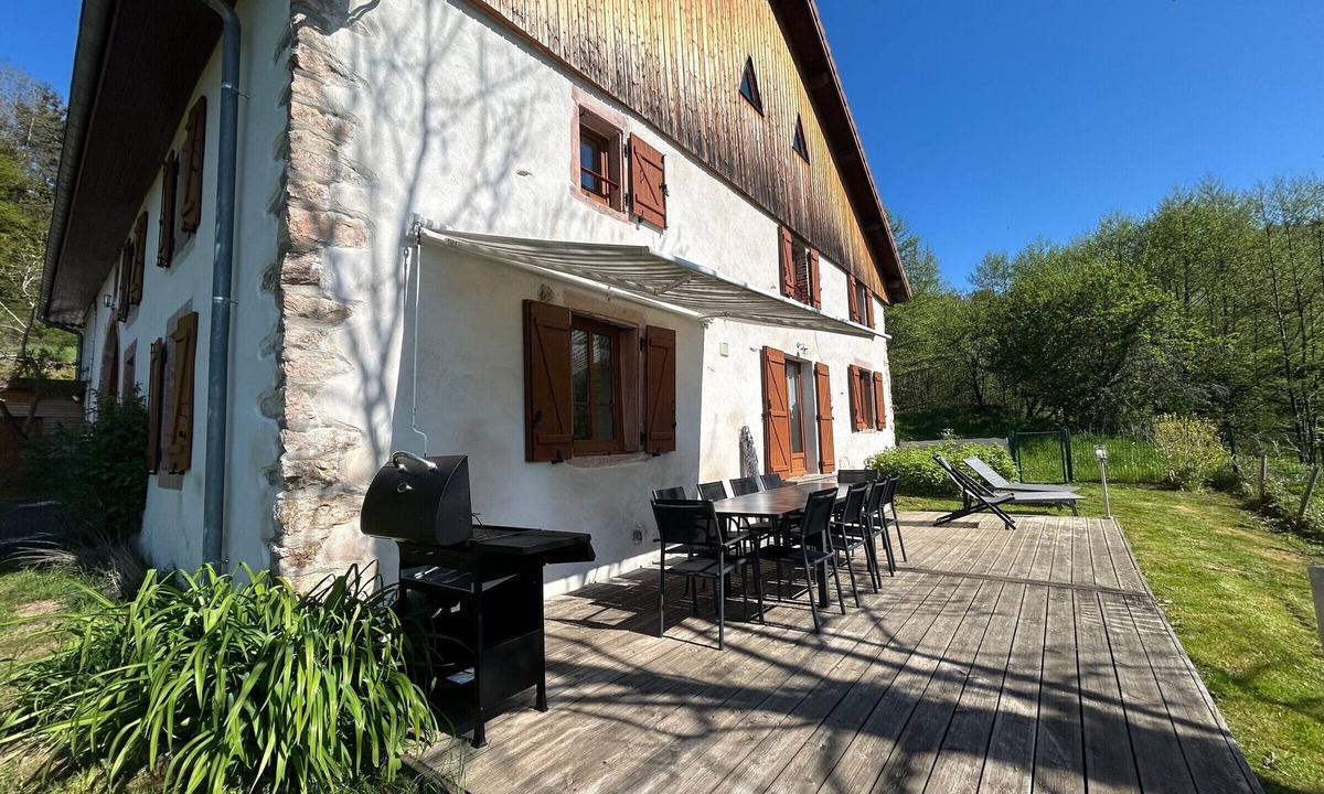 Fraize Cottage | Character cottage for 10, valley view, near skiing