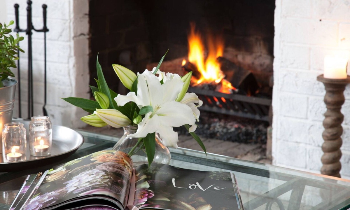 Berrima Cottage | Character cottage, simple with Fire.