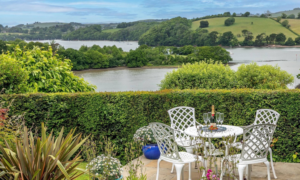 Dittisham Cottage | Character Cottage with Superb River Views
