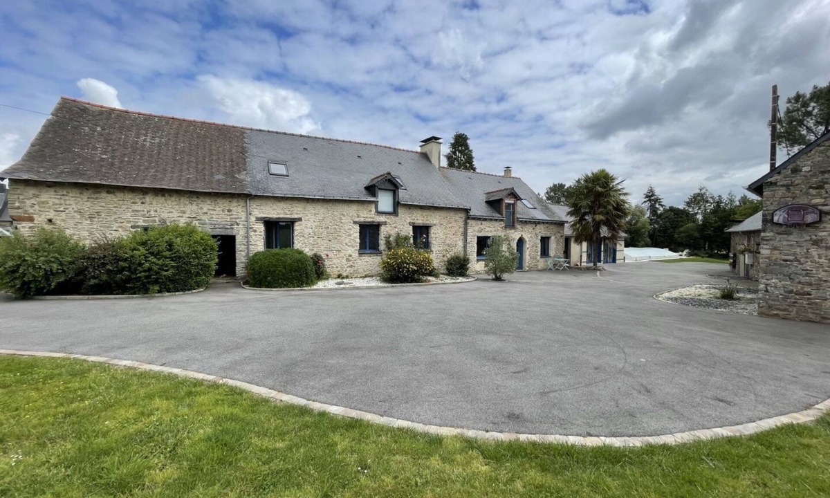 Martigne-Ferchaud House | Character farmhouse with 6-bedroom pool and small pond.