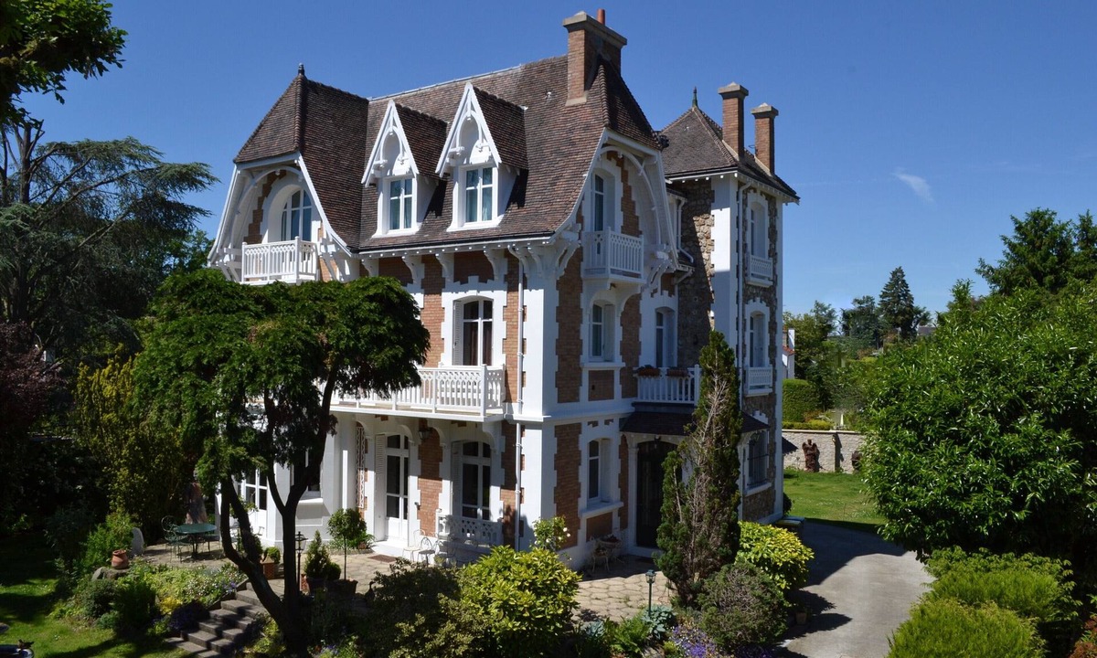 Le Celle-Saint-Cloud Villa | Character villa 8 to 15 p, 15 mn from Paris - 350 m2