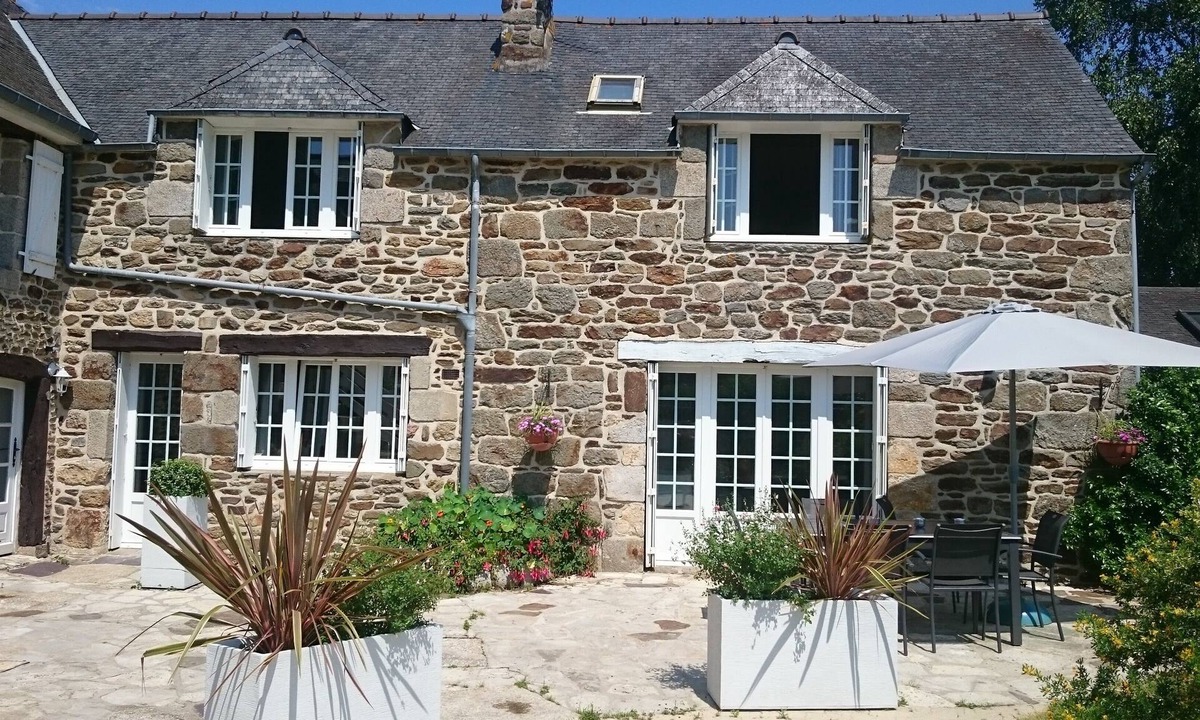 Le Minihic-sur-Rance Cottage | character stone gites