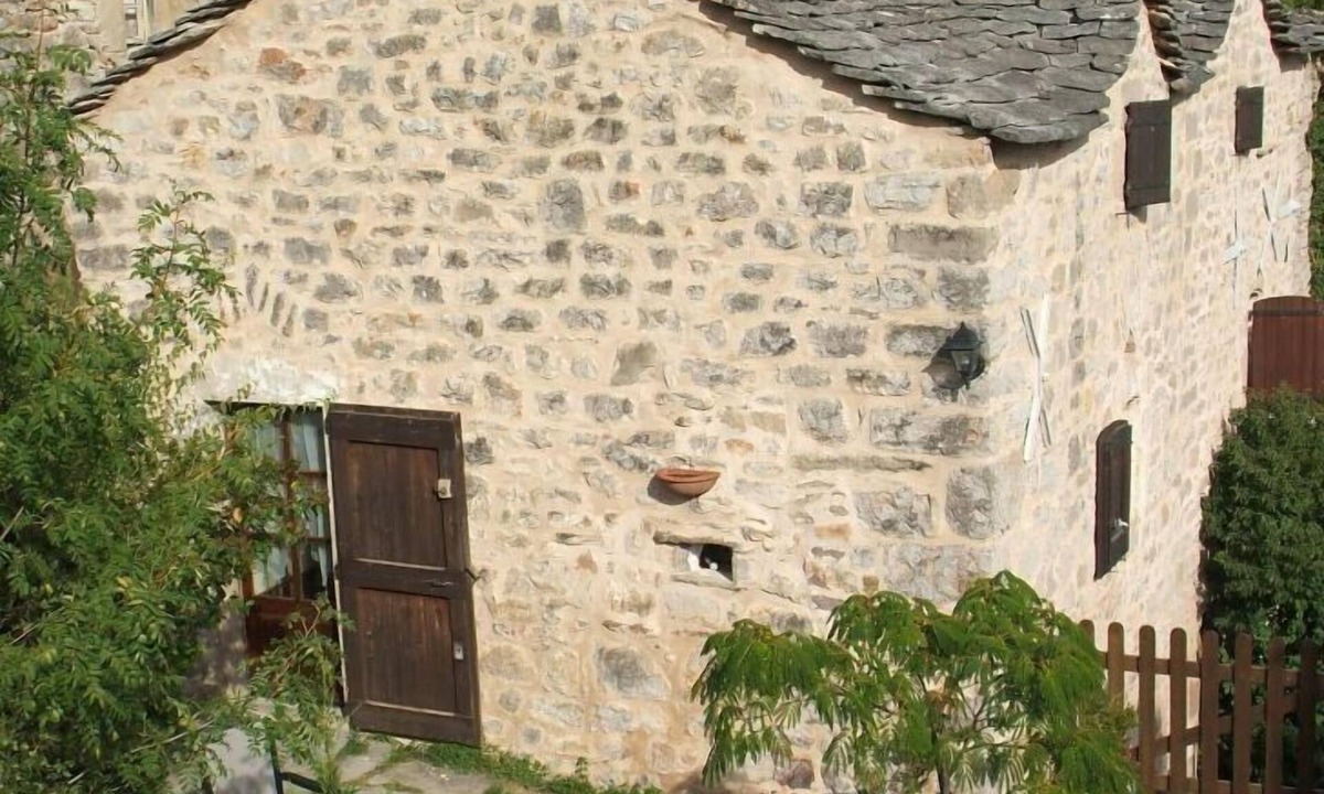 Saint-Andre-de-Vezines Cottage | Characterful Cottage, exceptional view on Dourbie Valley, near Millau Viaduct