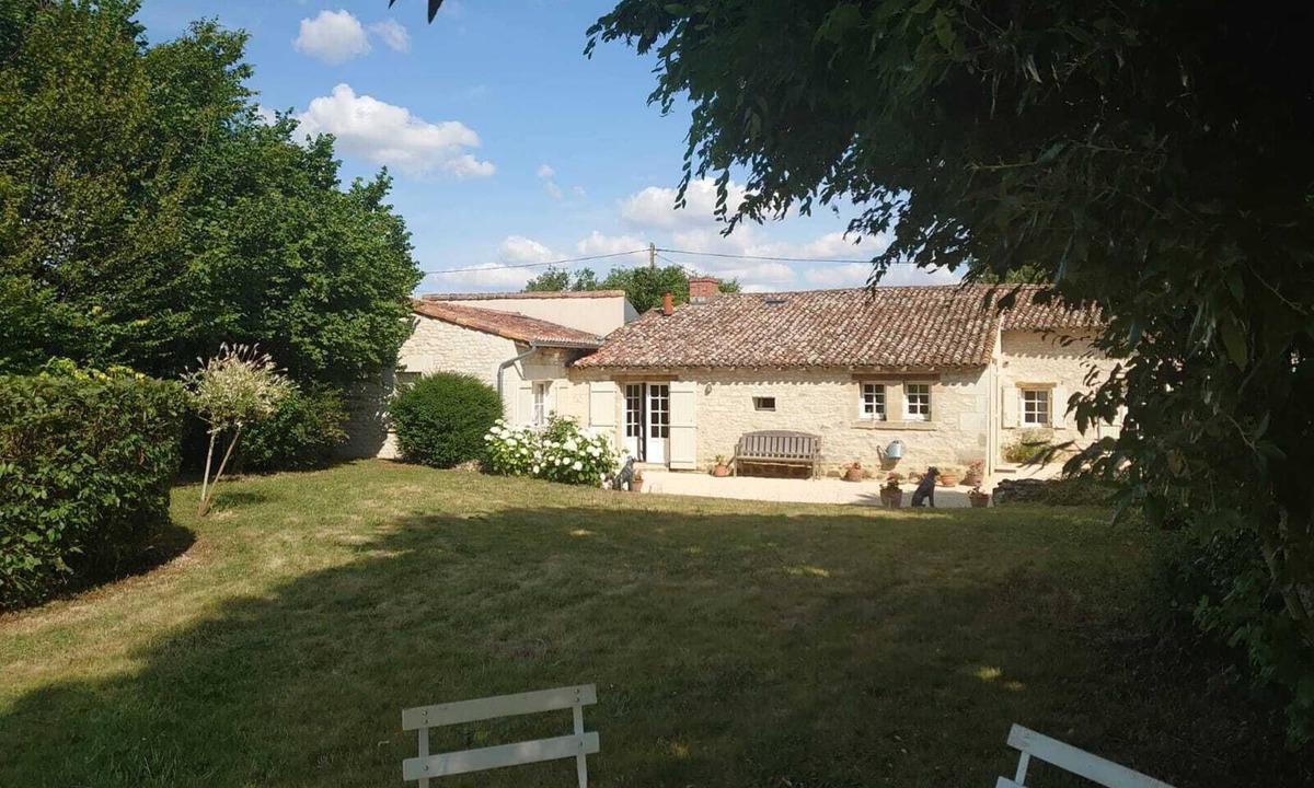 Saint-Macaire-du-Bois House | Character farmhouse, sleeps 6, all comforts, absolute peace and quiet