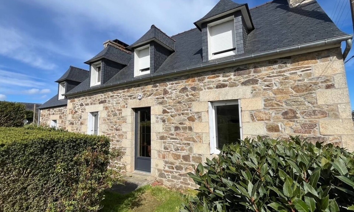 Cite House | Character house close to the port of Perros-Guirec with enclosed garden.