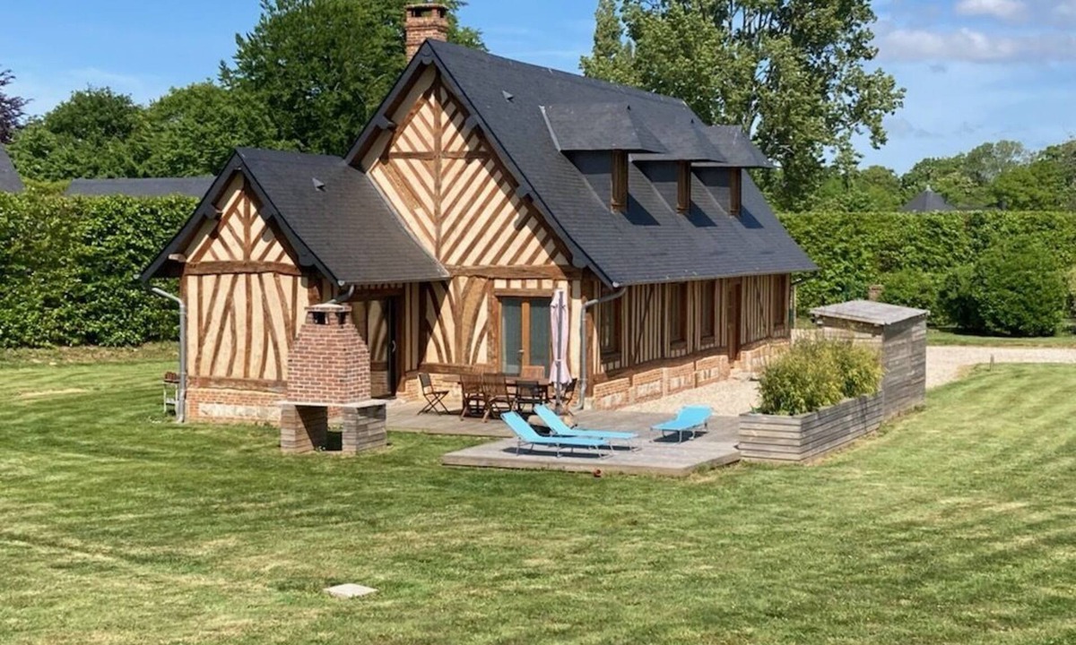 Houdetot House | Character house