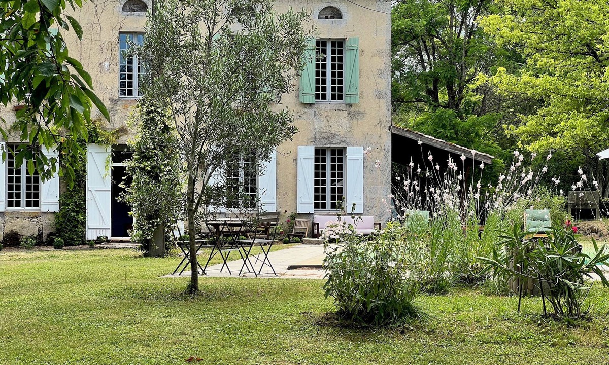Mauriac House | Character house located in lush greenery