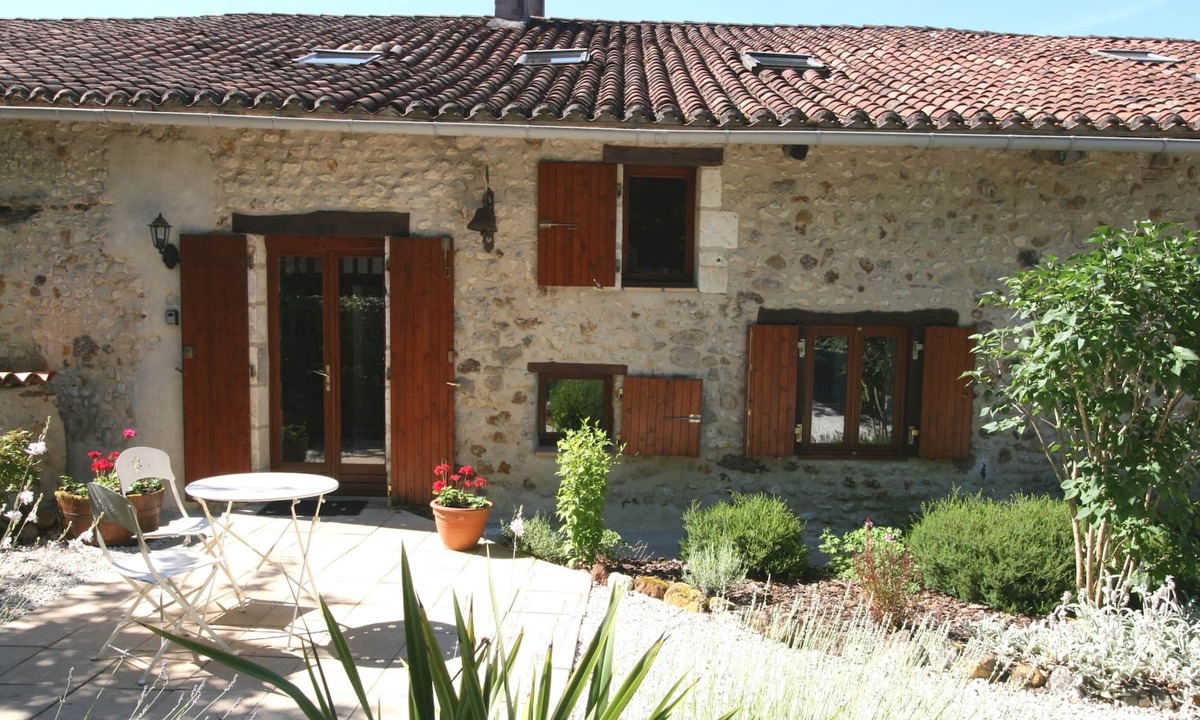 Juignac House | Character house-sleeps 6 - large pool - uninterrupted views