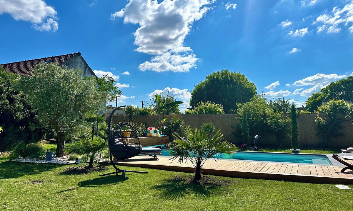 Garentreville Ski Chalet | Character house with heated pool surrounded by nature