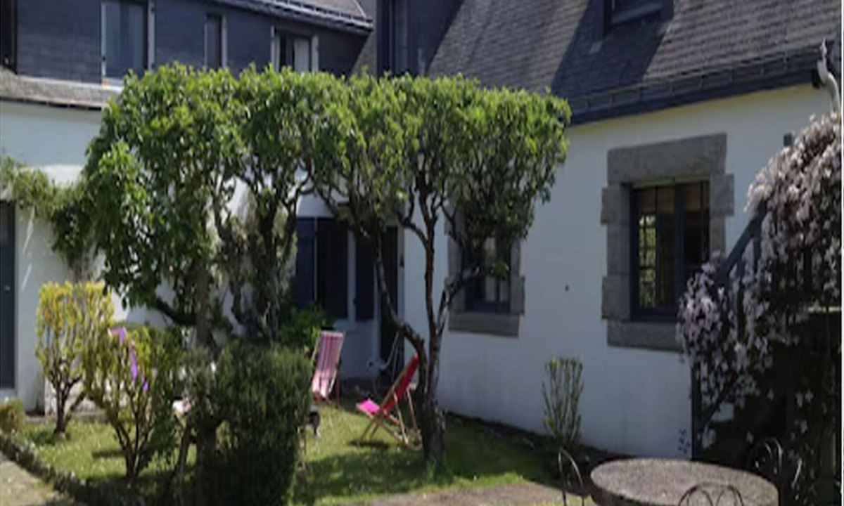 Kervoyal House | Character house with fruit garden