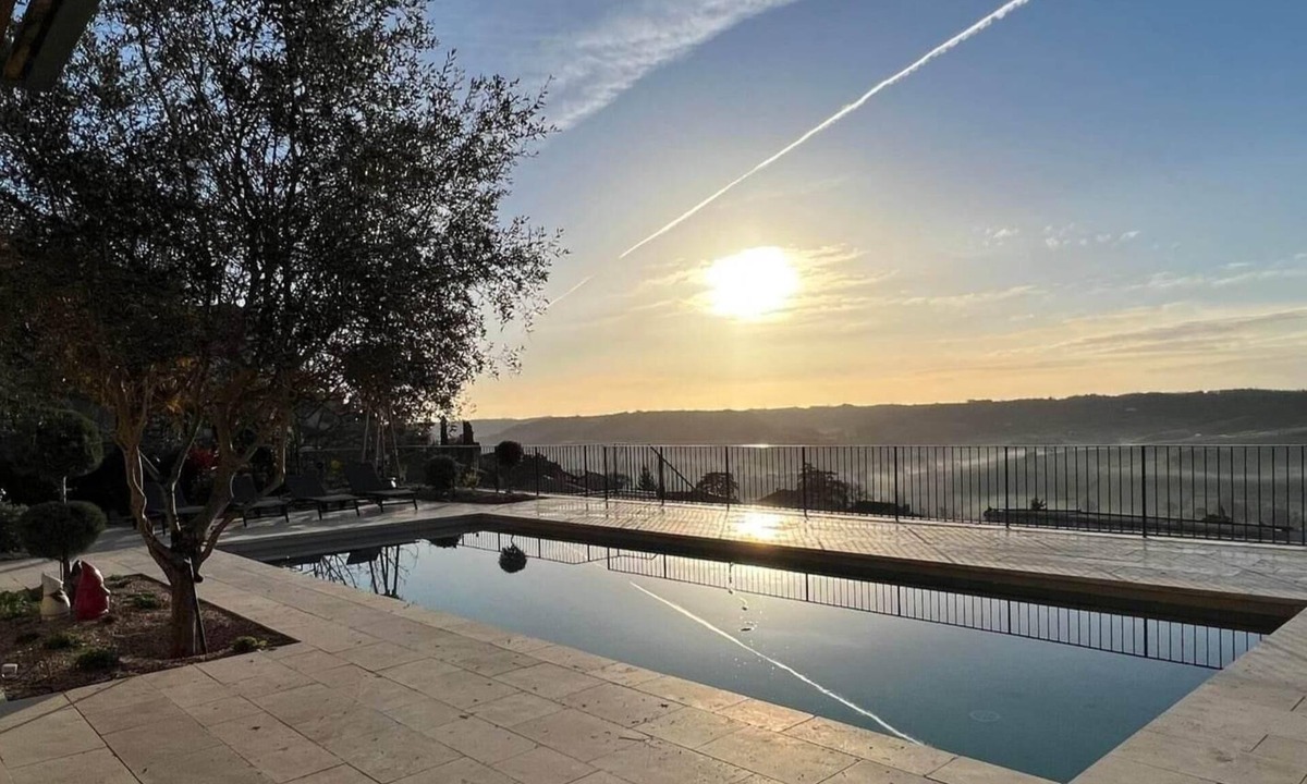 Lauzerte House | Character house with swimming pool in medieval village