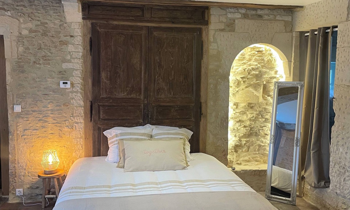Le Bu-sur-Rouvres House | Character room
