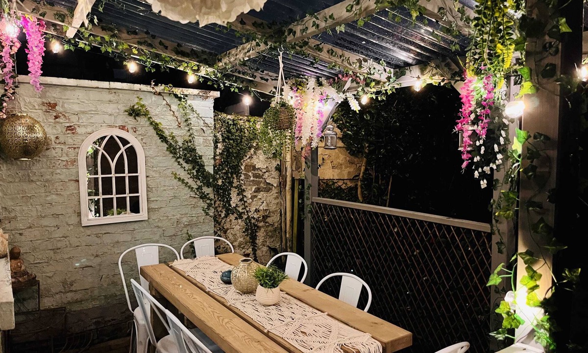 Eccles House | Character Victorian 4Bedroom Home w Free Parking