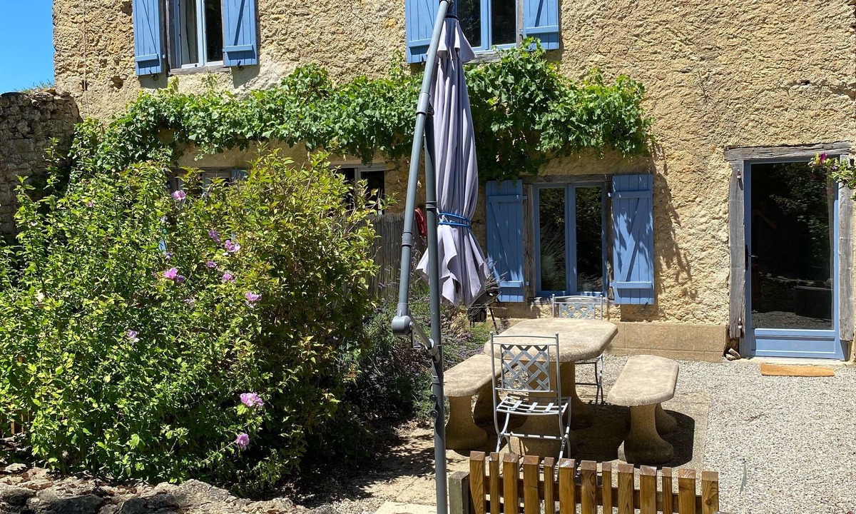 Lafage House | Characterful 3 bedroom house with large garden and pool.