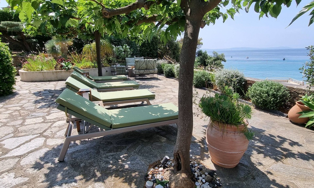 Le Rayol Villa | Characteristic villa with private pool 50 m from the beach