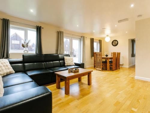 Brigg House | Charcoal Lodge