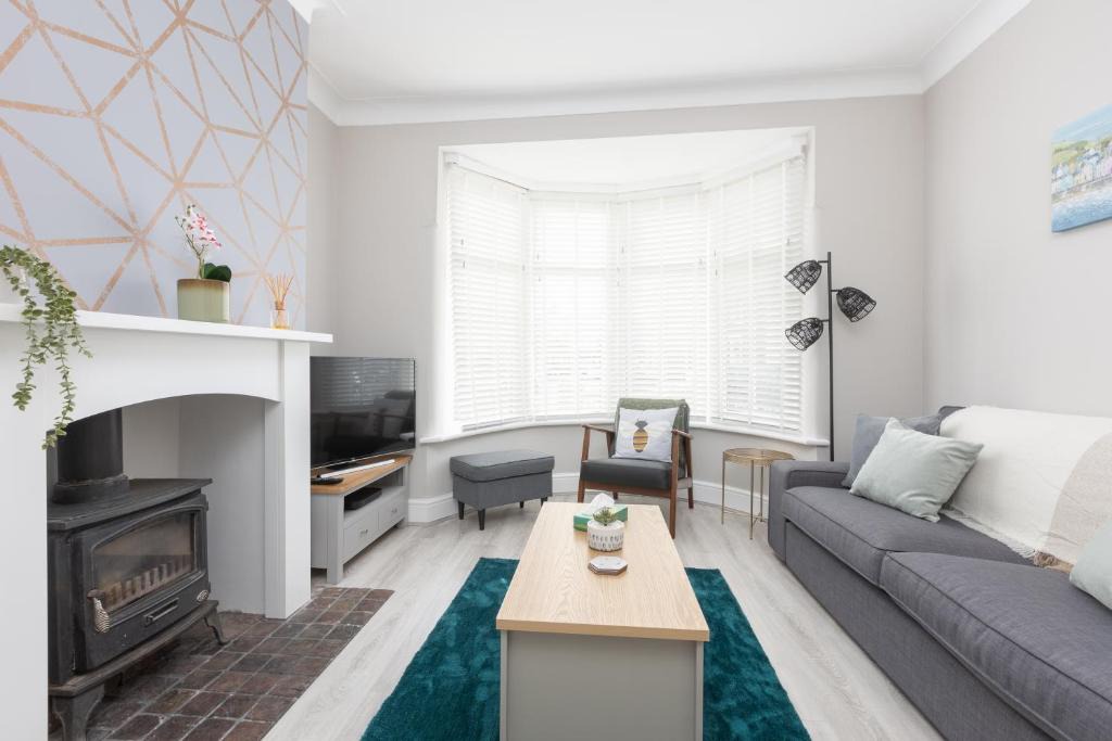 Blackpool House | Charles Alexander Short Stay - Ansdell House