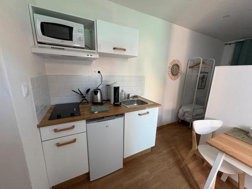 Castres Apartment | Charles de Gaulle lll - Independent Garden