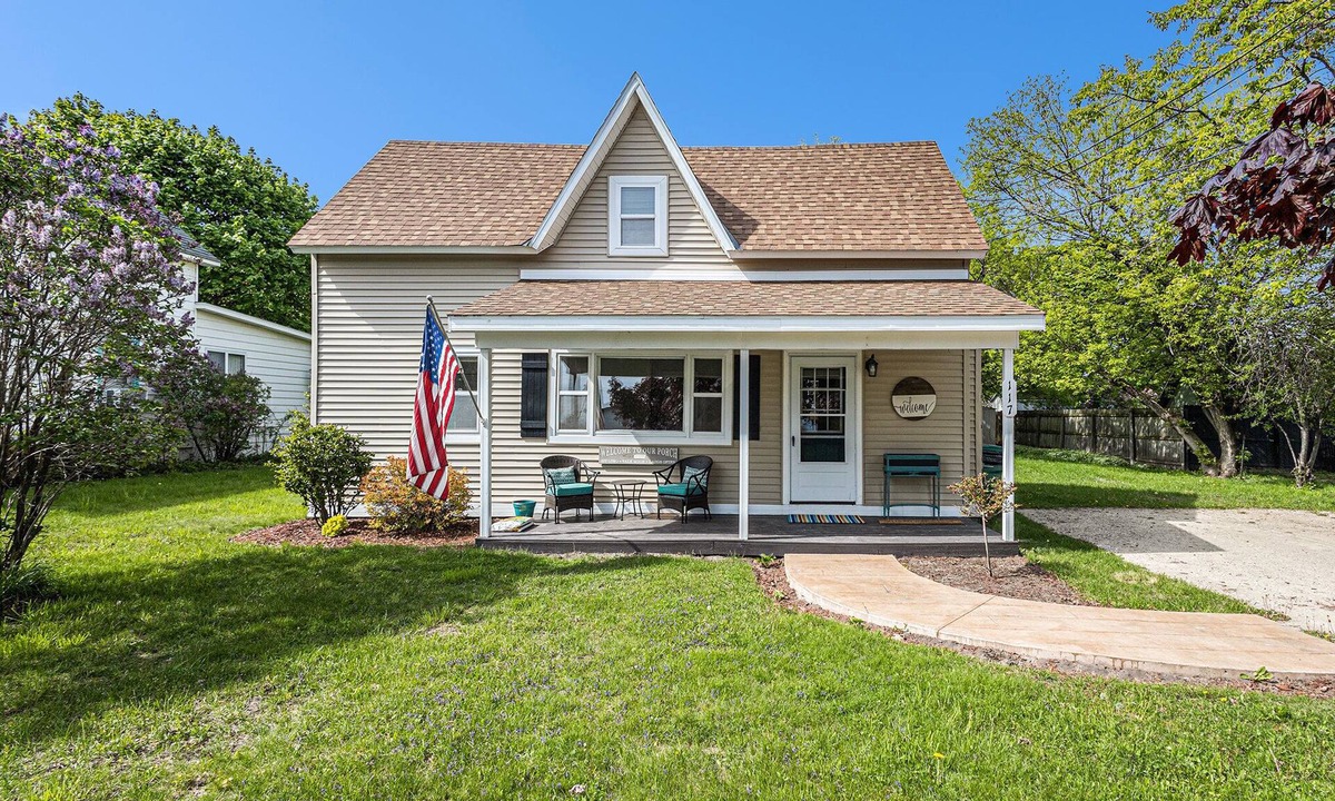 Charlevoix House | Charlevoix Home, stroll to Town and Beaches
