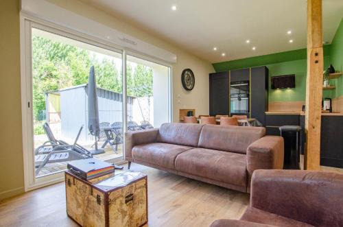 Neuville-sur-Vanne House | Charlie's home