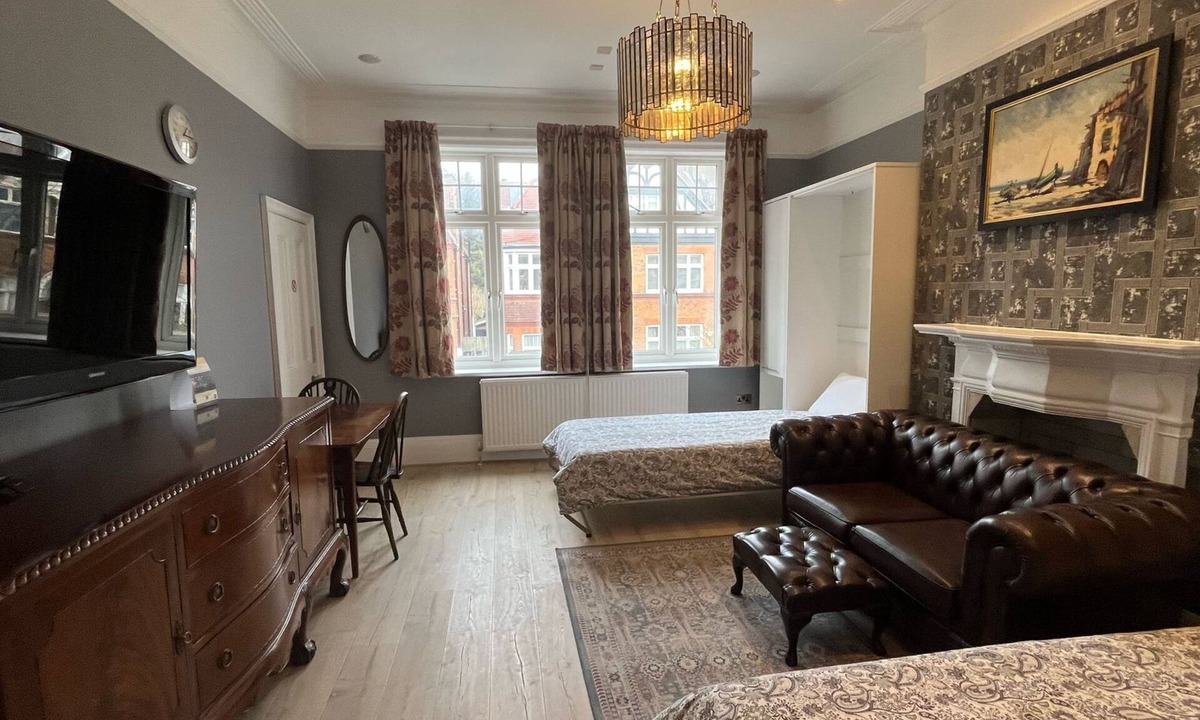West Hampstead House | Charlotte Guest House