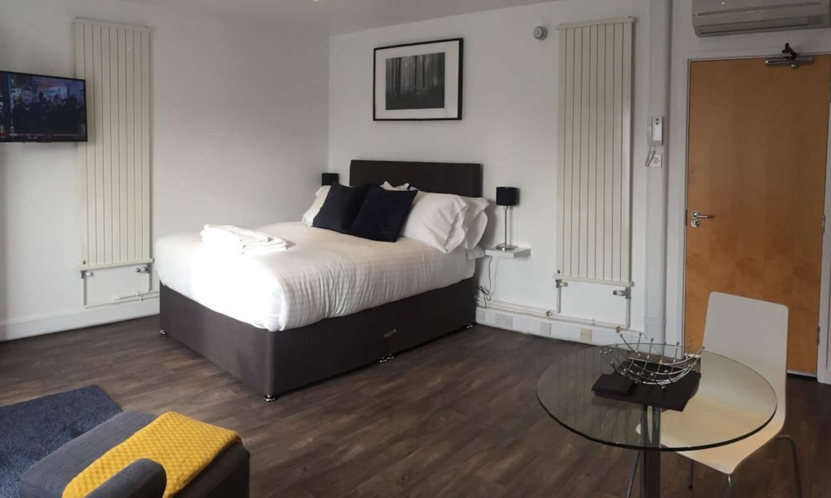 Exeter Apartment | Charlotte Mews Studios