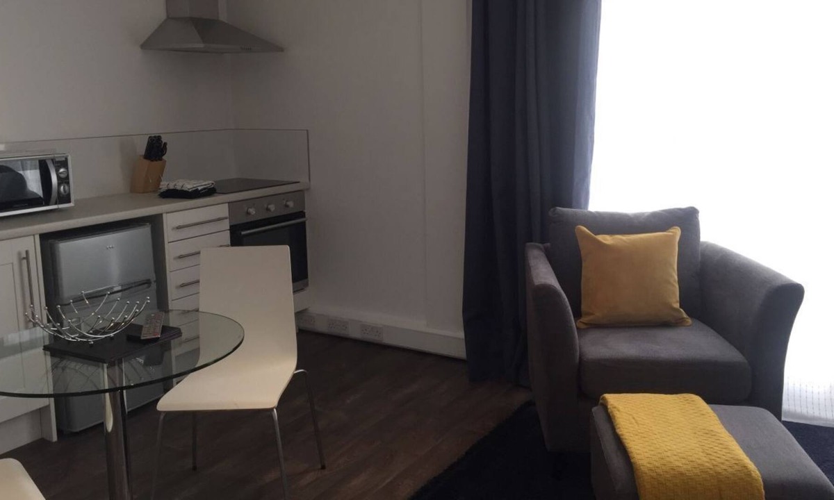 Exeter Apartment | Charlotte Mews Studios