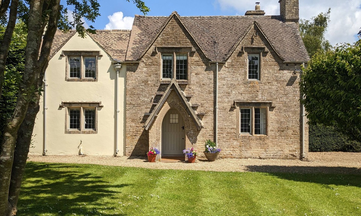 Tetbury Cottage | Charlton Down Cottage - Westonbirt - Pet Friendly