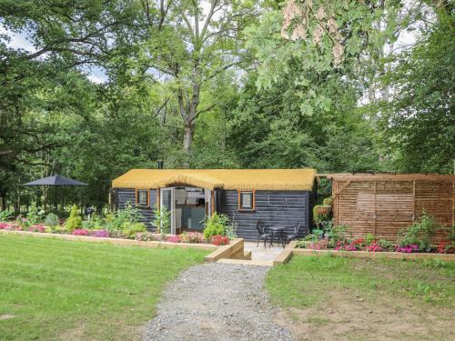 Staplefield House | Charltons Hollow Cabin