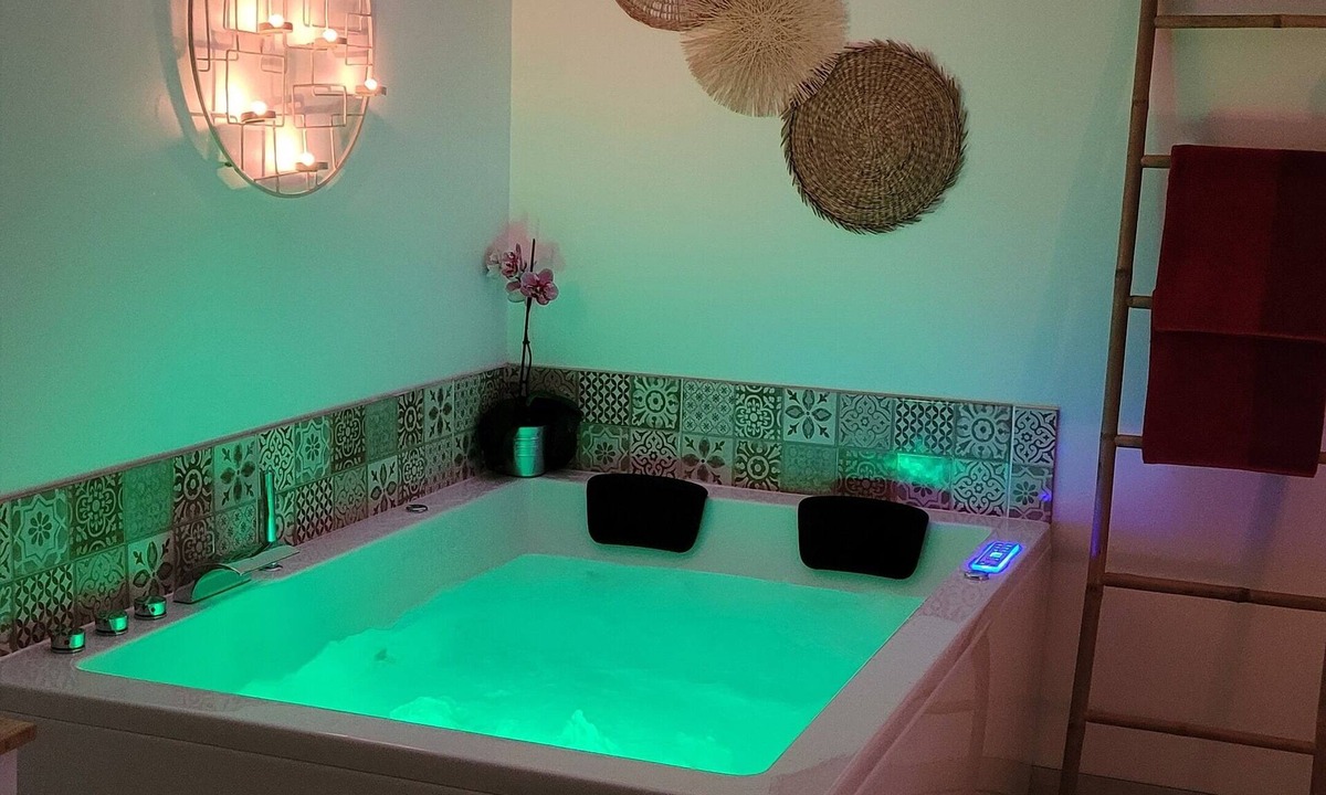 Ploneour-Lanvern House | Charm addiction