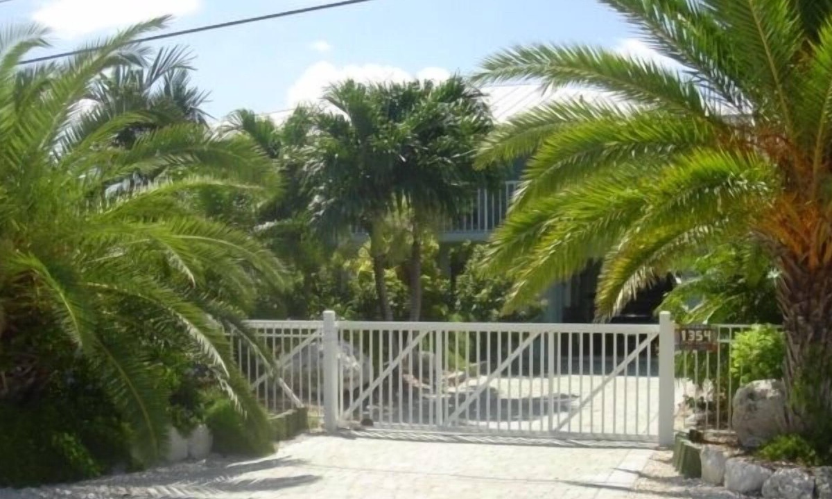 Summerland Key House | charm and private