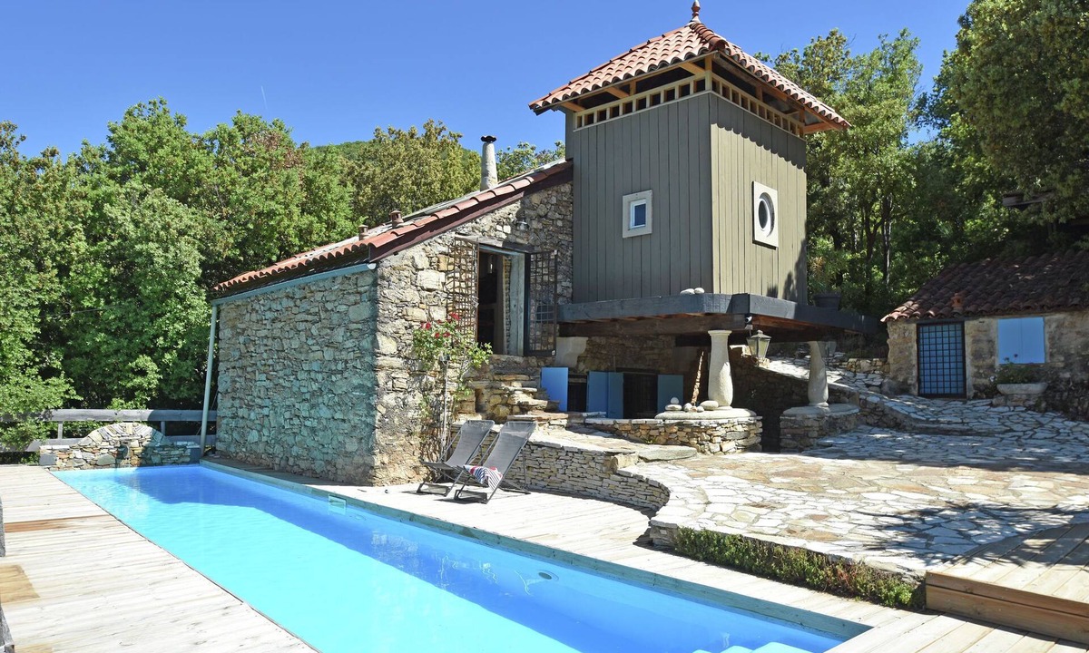 Saint-Etienne-d'Albagnan Villa | Charming villa with private pool
