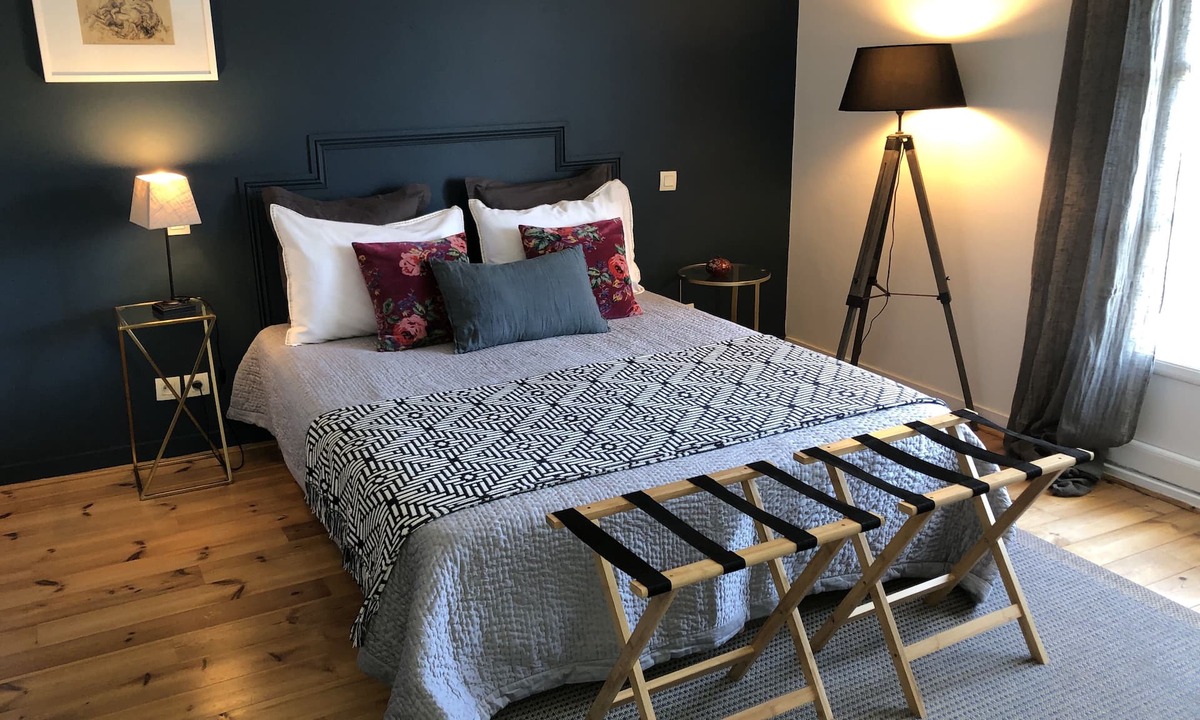 Saint-Sebastien-sur-Loire Bed & Breakfast | Charming bed and breakfast in a quiet house with character