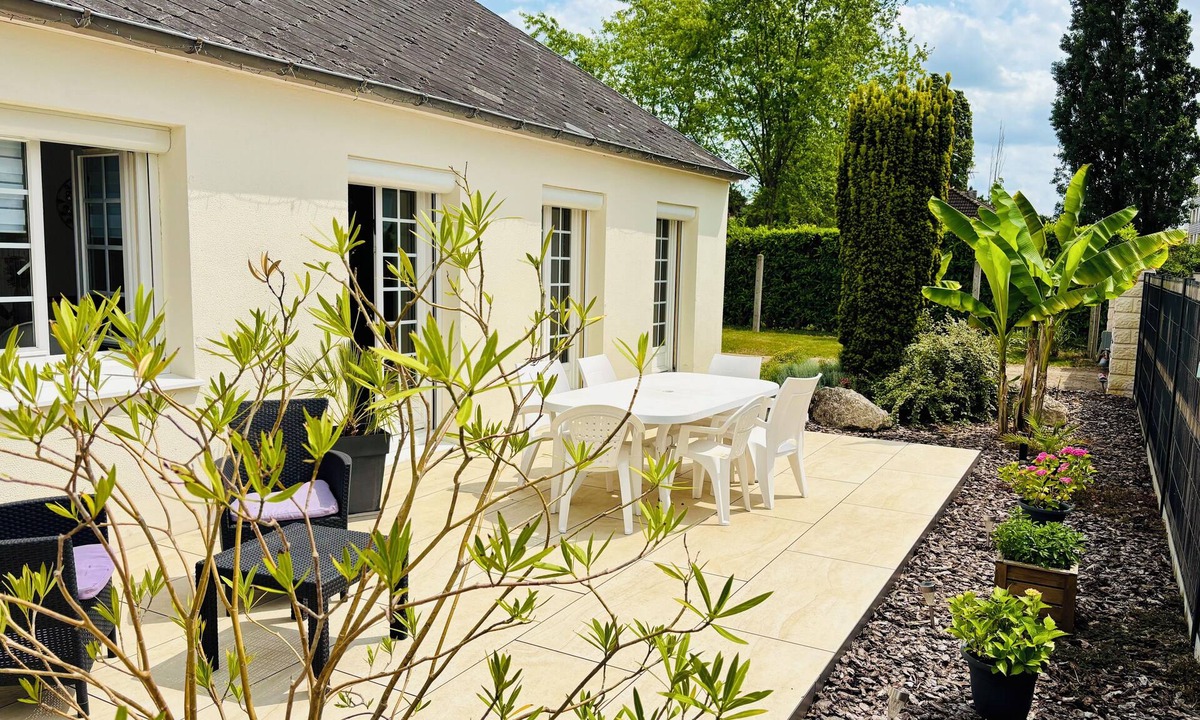 Sainte-Genevieve-des-Bois House | Charming house with land, quiet location,